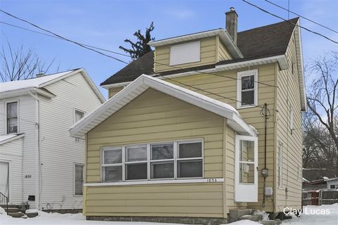 Photo of 1836 Buchanan Avenue, Grand Rapids, MI 49507 (MLS # 70514307)