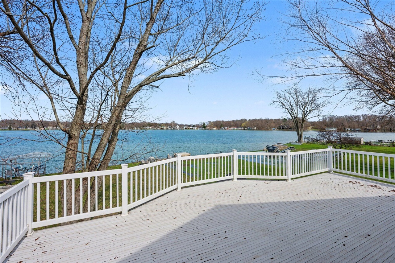 19656 Lakeshore Drive