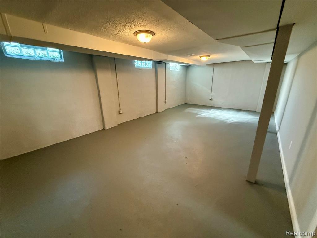 Berkley, Michigan 48072, United States, 3 Bedrooms Bedrooms, ,1 BathroomBathrooms,Residential,Active,192830