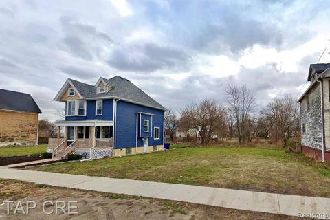 Photo of 568 E Euclid Street, Detroit, MI 48202 (MLS # 60981486)