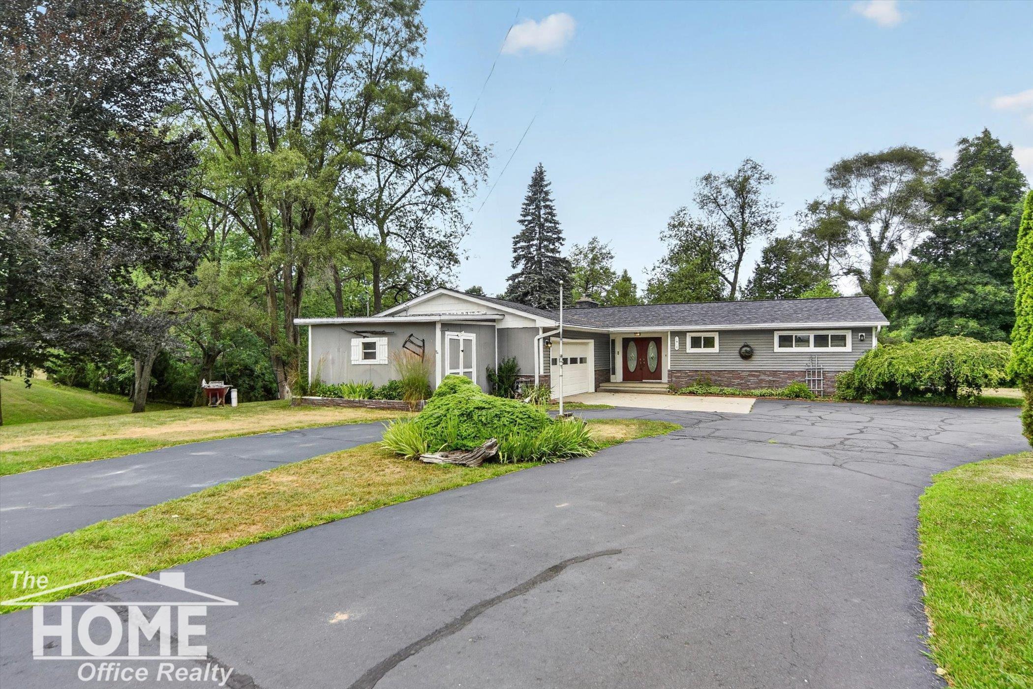 1910 Lake Court