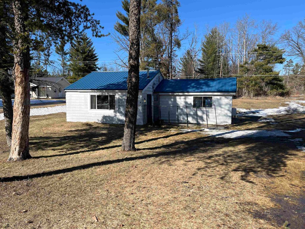 Photo of 2301 Fir Trail, Harrison, MI 48625 (MLS # 50200939)