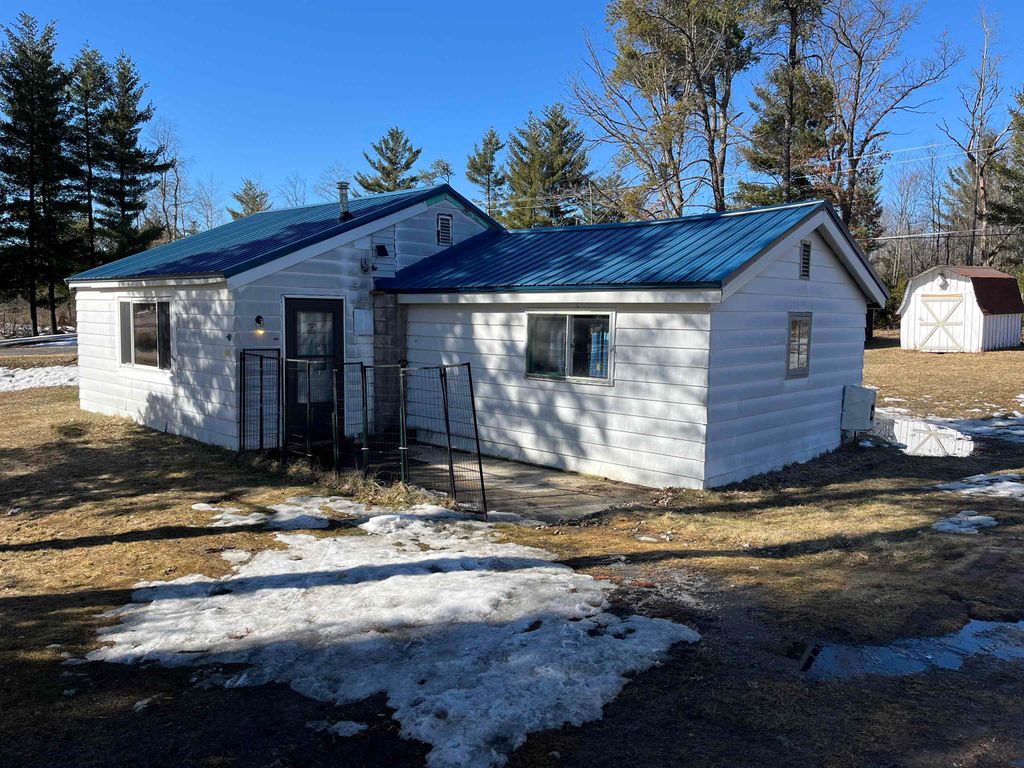 Photo of 2301 Fir Trail, Harrison, MI 48625 (MLS # 50200939)