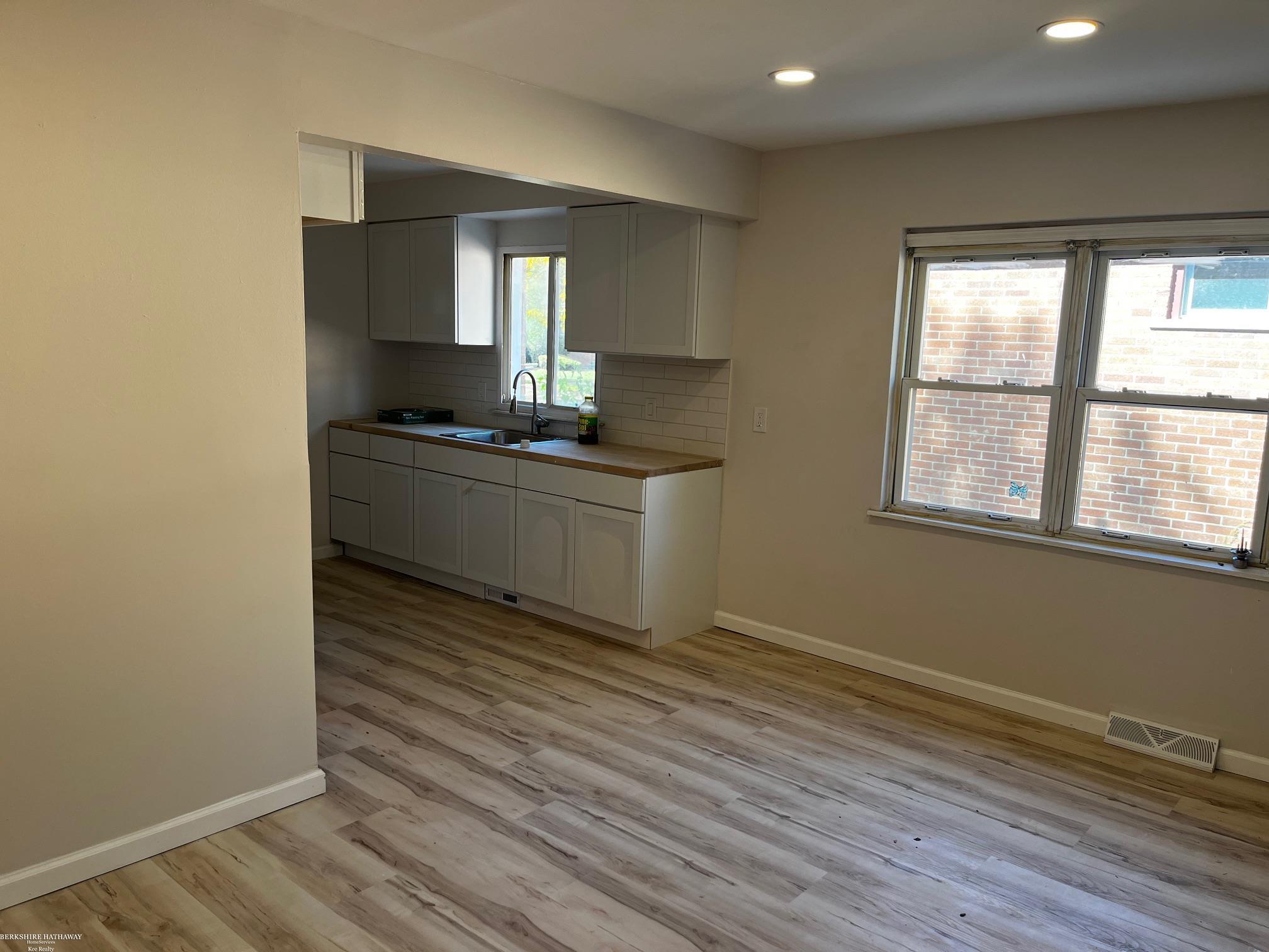 Detroit, Michigan 48227, United States, 4 Bedrooms Bedrooms, ,2 BathroomsBathrooms,Residential,Active,234306