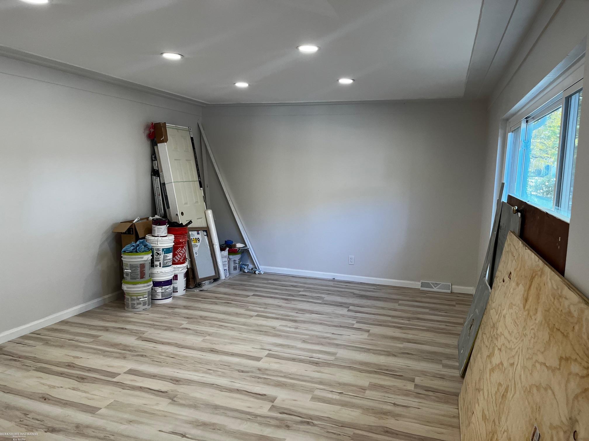 Detroit, Michigan 48227, United States, 4 Bedrooms Bedrooms, ,2 BathroomsBathrooms,Residential,Active,234306