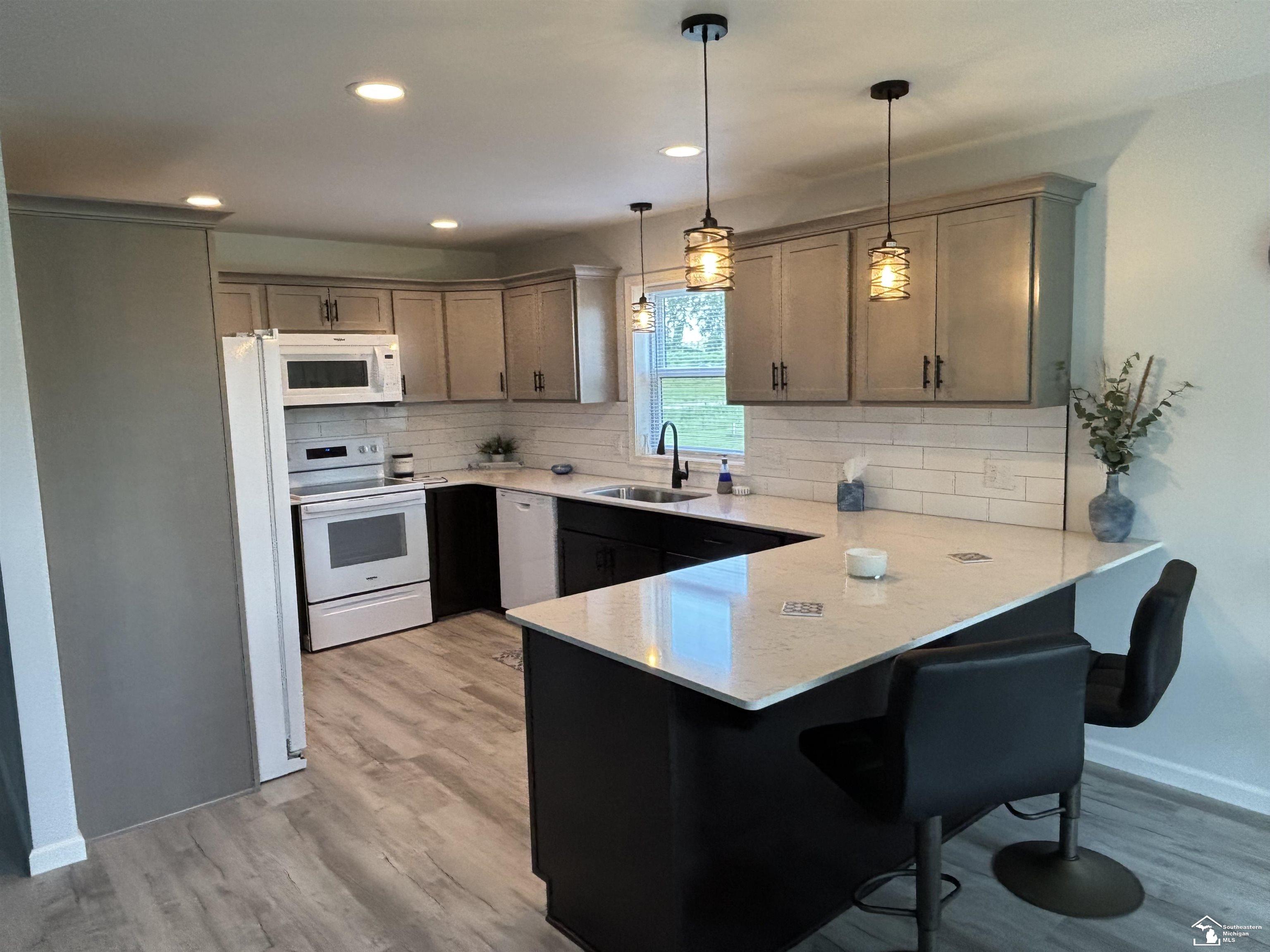 Luna Pier, Michigan 48157, United States, 3 Bedrooms Bedrooms, ,2 BathroomsBathrooms,Residential,Active,192846