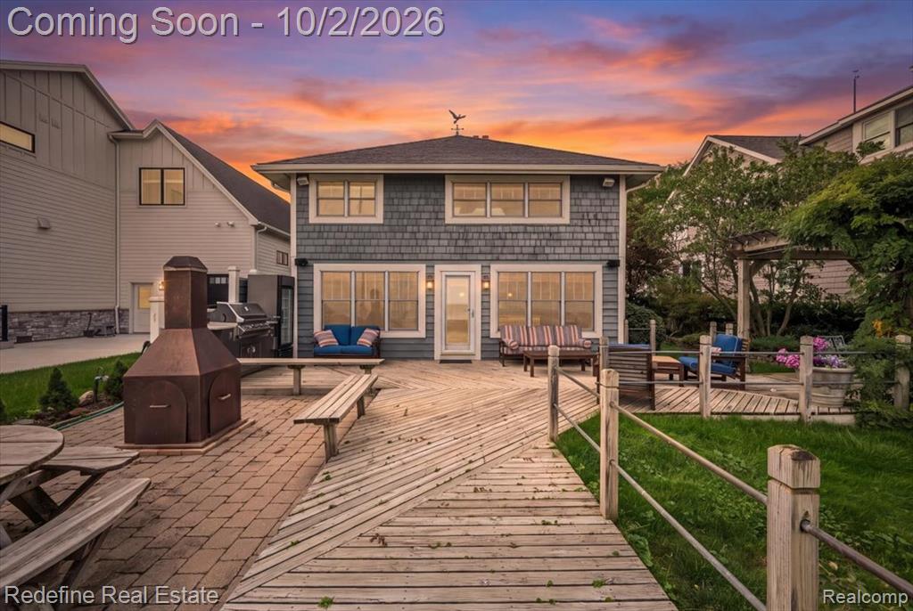 12172 N Lakeshore Drive