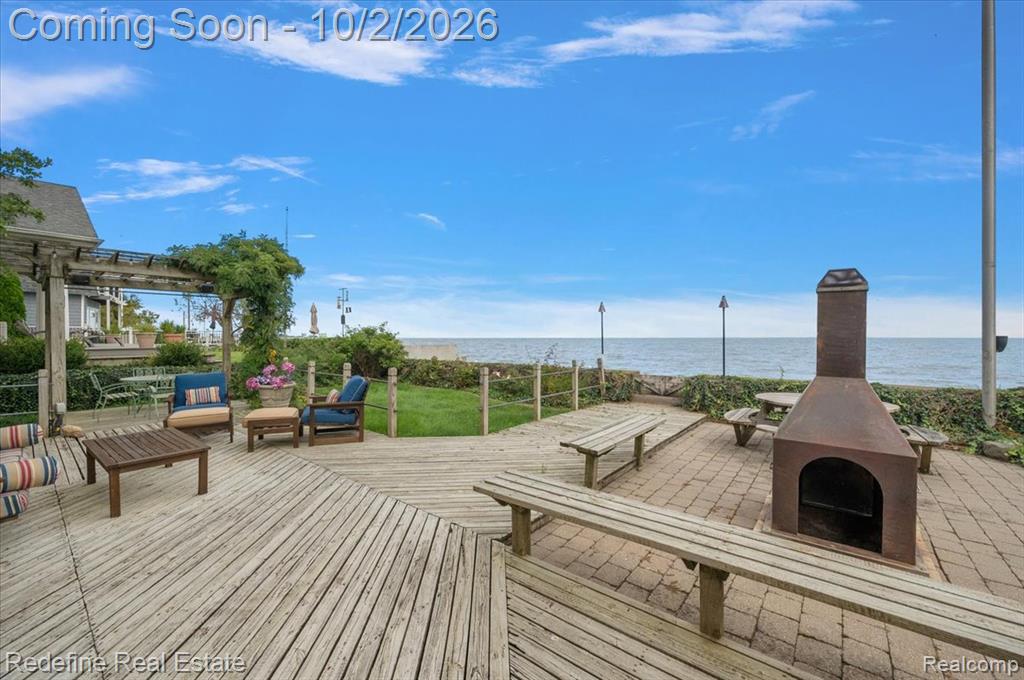 12172 N Lakeshore Drive