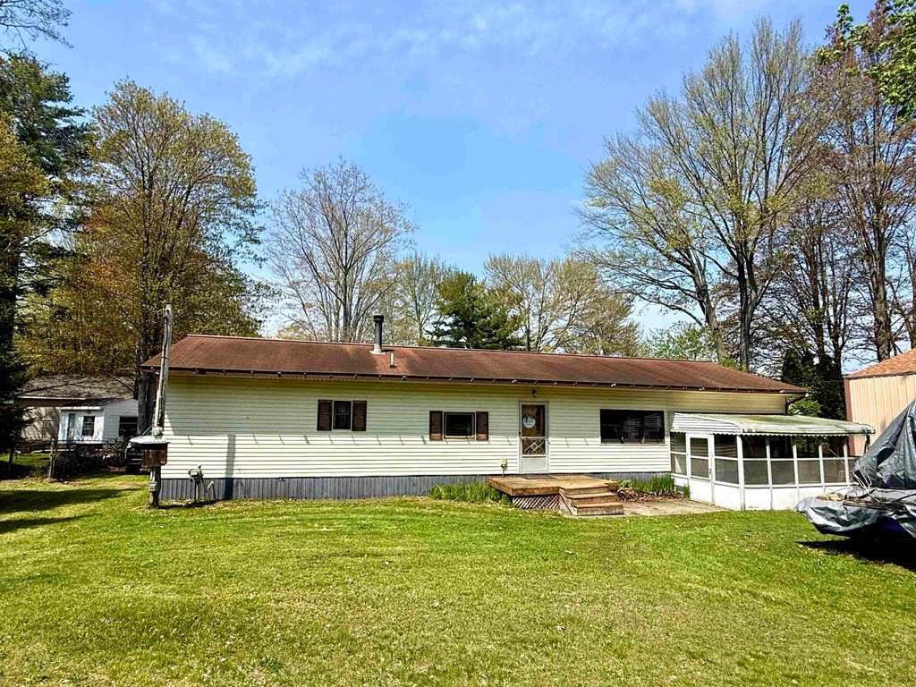 Photo of 4175 Cherokee Street, Gladwin, MI 48624 (MLS # 50208246)