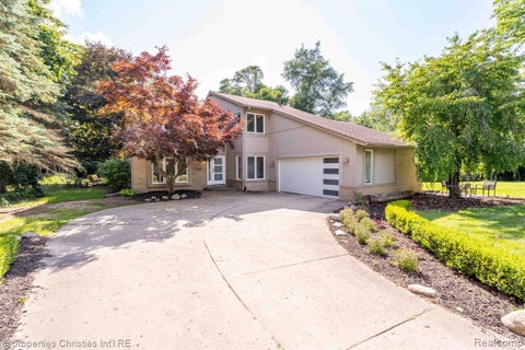 Photo of 2766 Acorn Road, Bloomfield Hills, MI 48302 (MLS # 61037882)