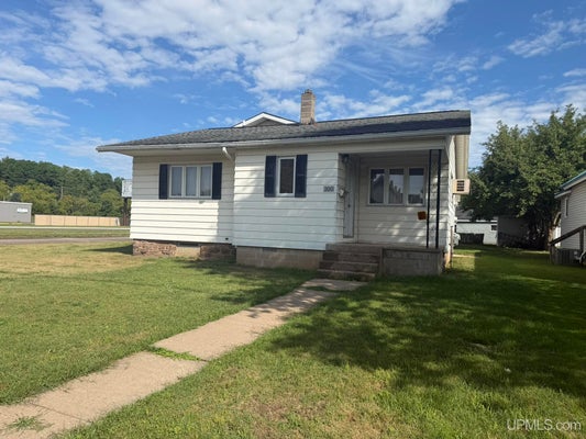 300 E SMITH ST, IRON MOUNTAIN, MI 49801 - Image 7ccd1df7d3396fbf616335e55ca4efeb/2398170619