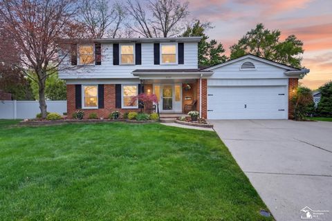 Photo of 2105 Vernon Court, Trenton, MI 48183 (MLS # 50207490)