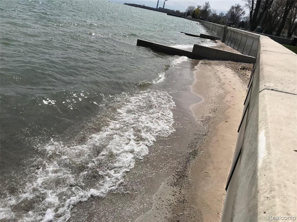 00 EDGEWATER