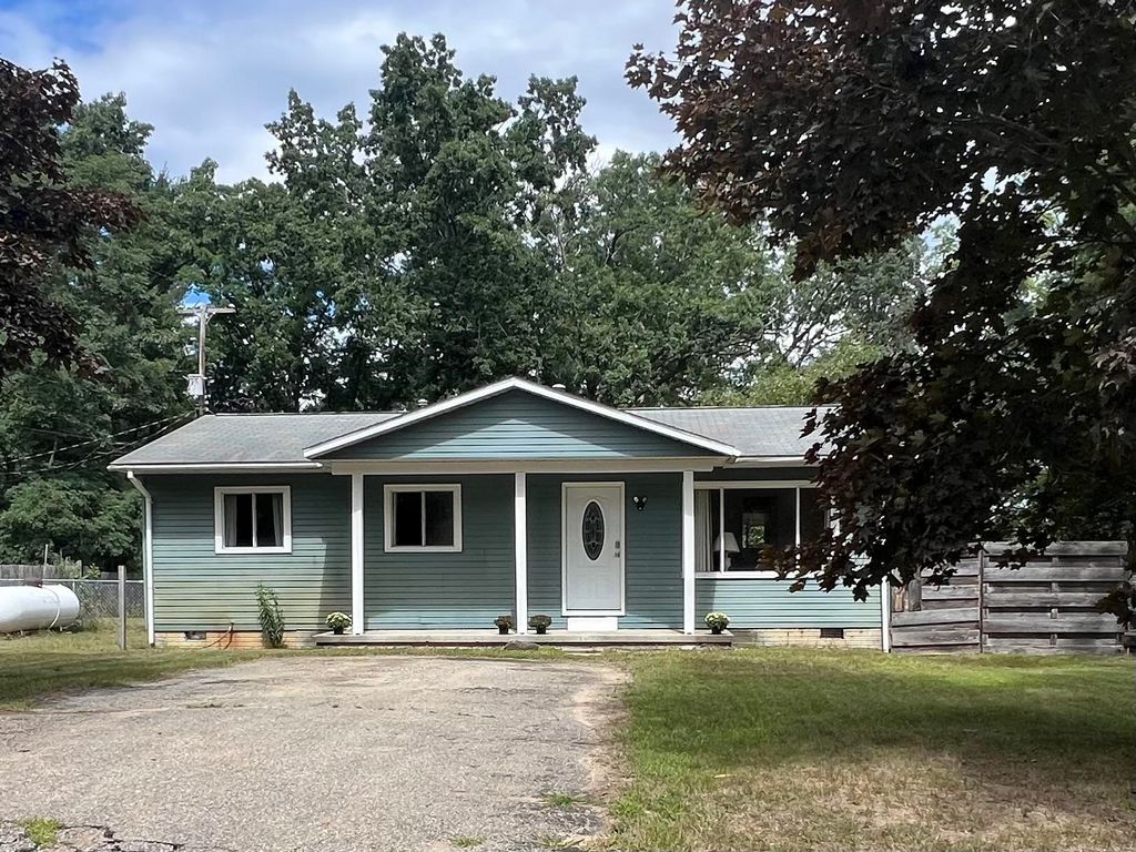 Photo of 477 Vernon Street, Gladwin, MI 48624 (MLS # 50186300)