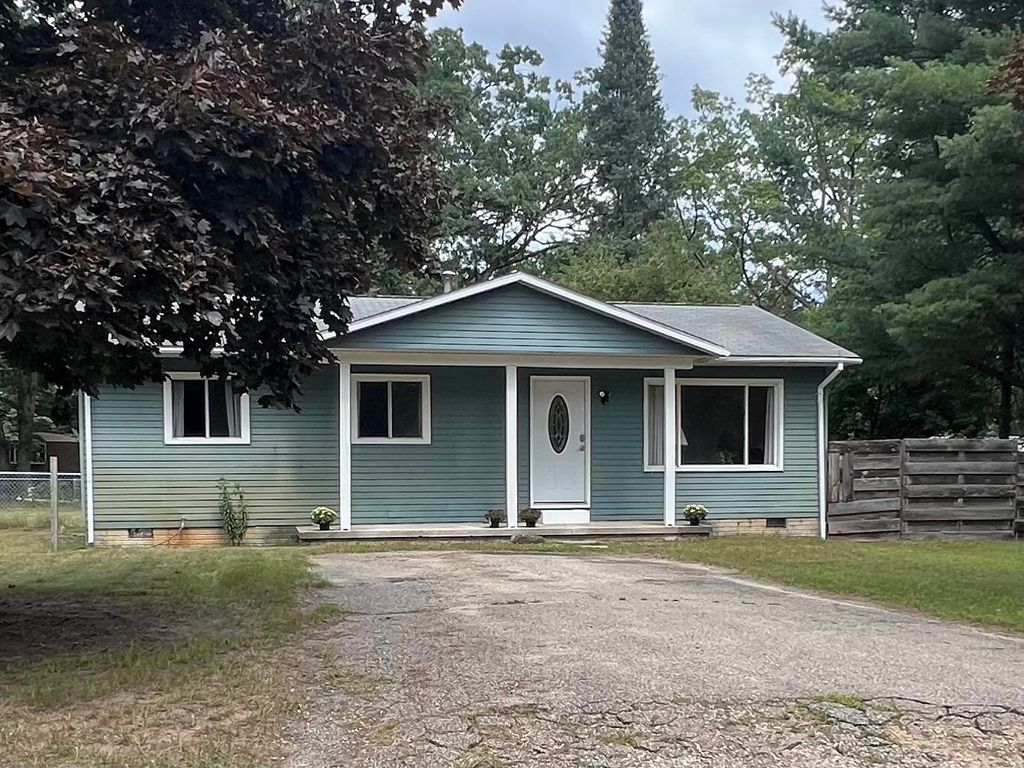 Photo of 477 Vernon Street, Gladwin, MI 48624 (MLS # 50186300)