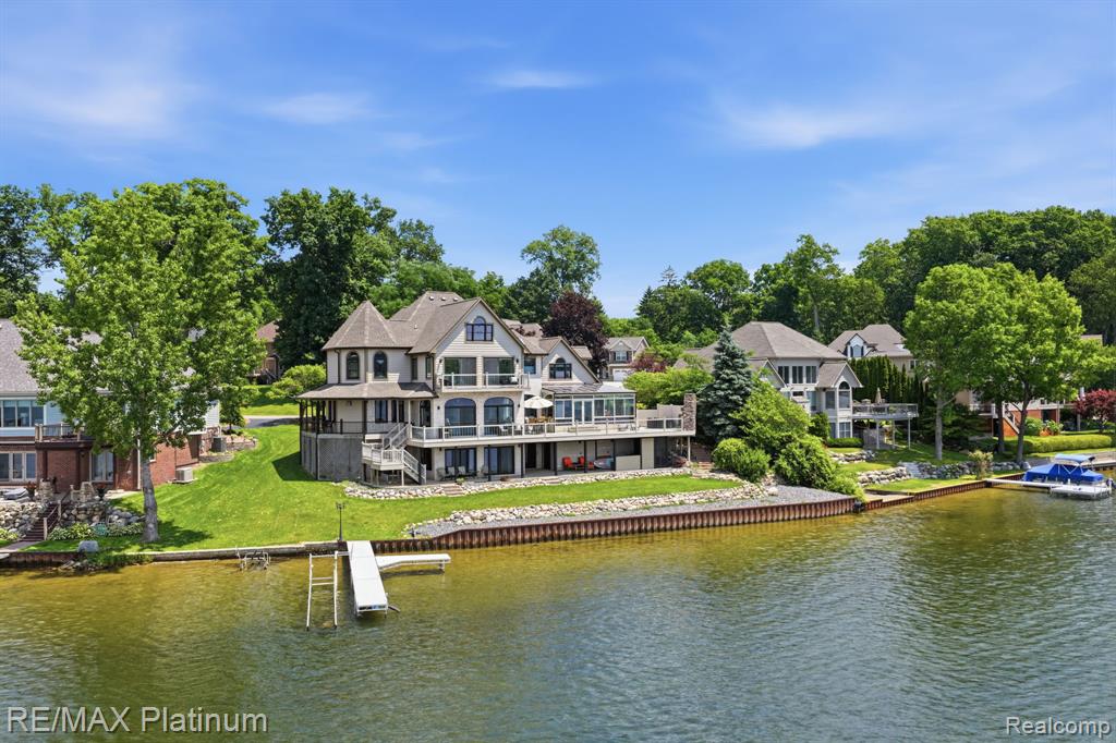 997 Thompson Shore Drive