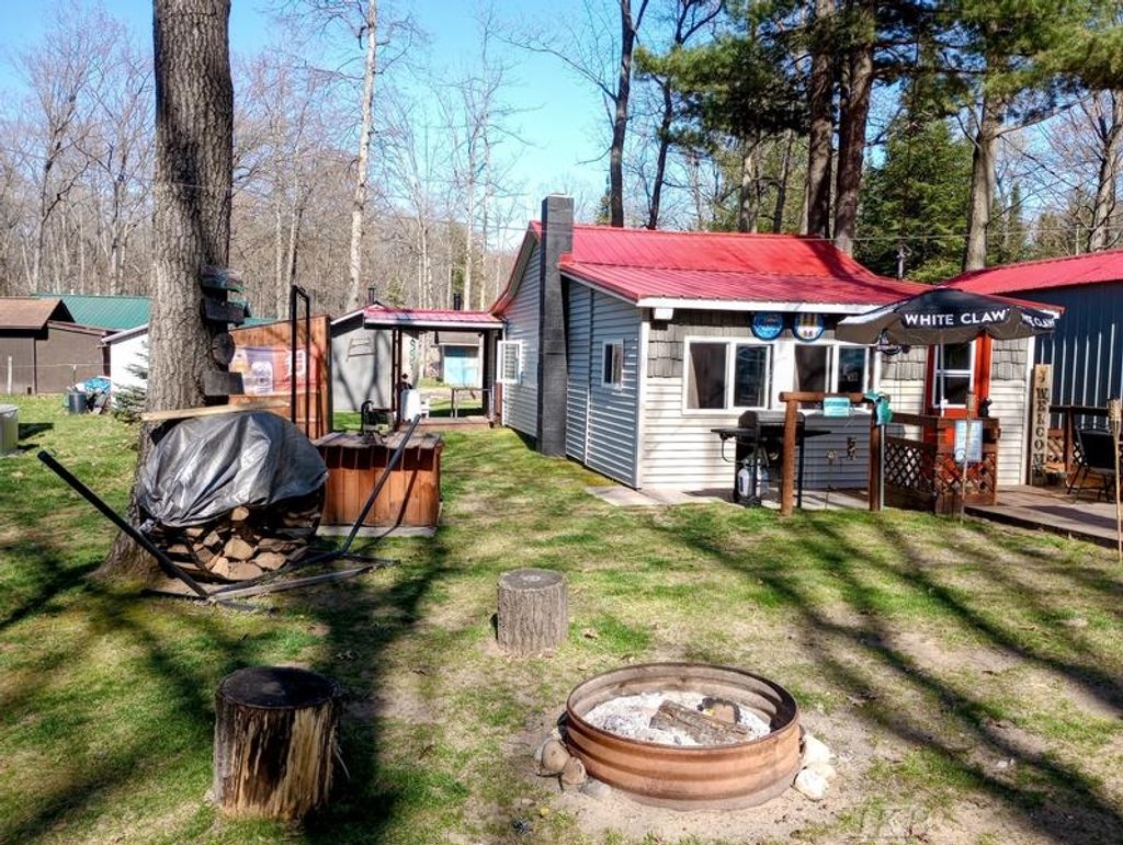 Photo of 5330 Ruth Street, Gladwin, MI 48624 (MLS # 50200708)