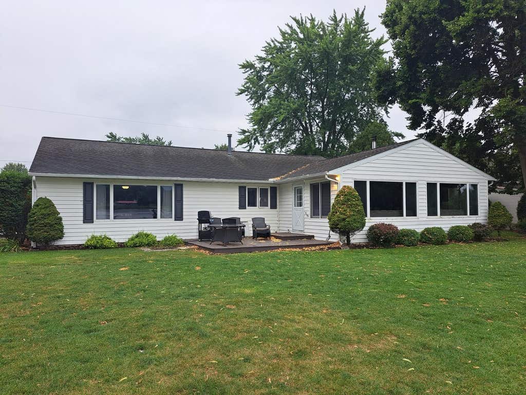 Photo of 421 Wilcox Parkway Parkway, Clare, MI 48617 (MLS # 50217411)