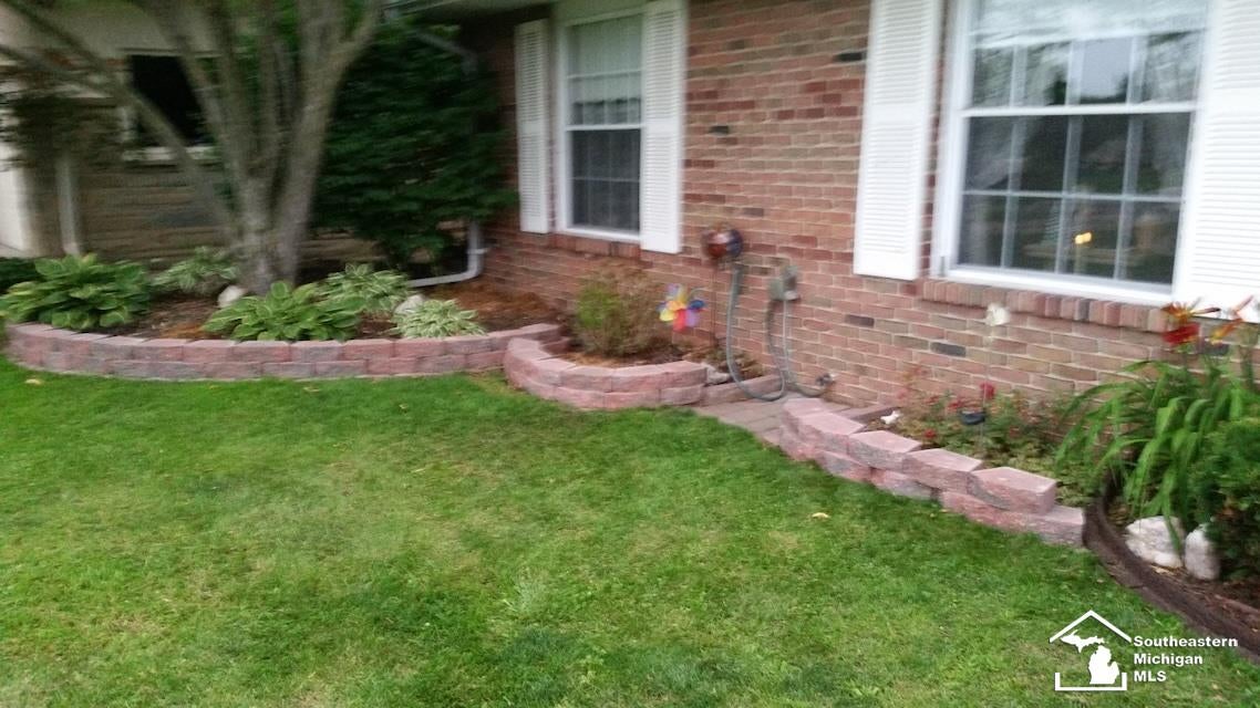 6337 GRANDVIEW Drive