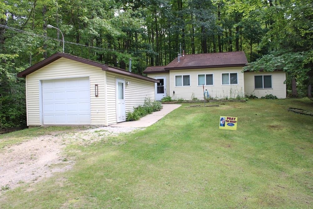Photo of 5042 Southwood Drive, Harrison, MI 48625 (MLS # 50221534)