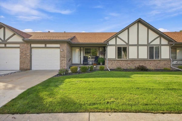 15880 MAGNOLIA DR N, CLINTON TOWNSHIP, MI 48038 - Image 7f9f744e22ac1e2eea0f5ed8de0cf1f7/3981582069