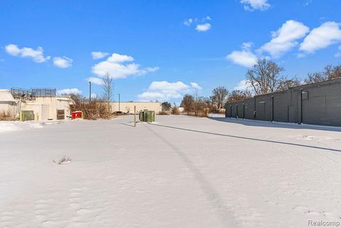 1019 E BRISTOL Road Burton MI 48529