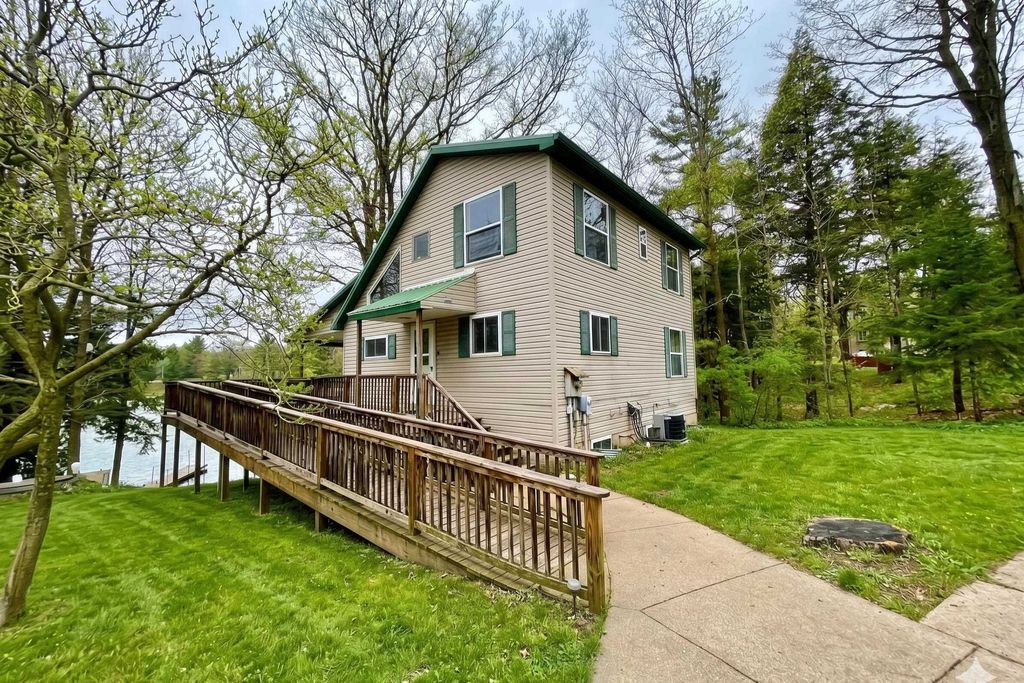 Photo of 4612 Birch Park Drive, Gladwin, MI 48624 (MLS # 50204370)