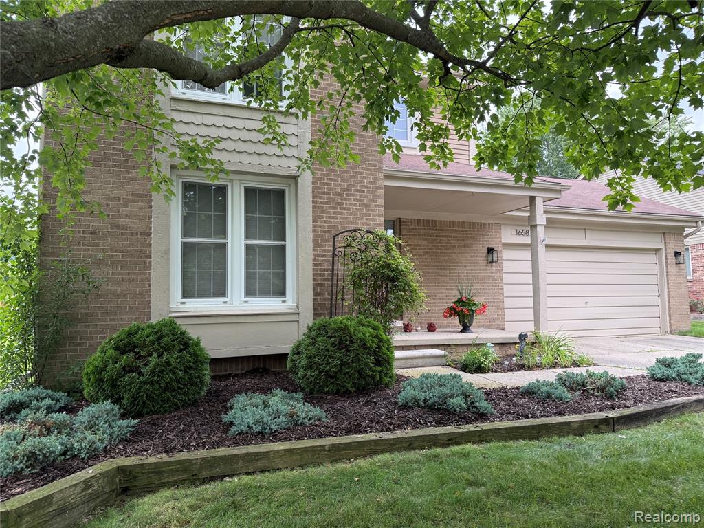 1658 Hillside Lane