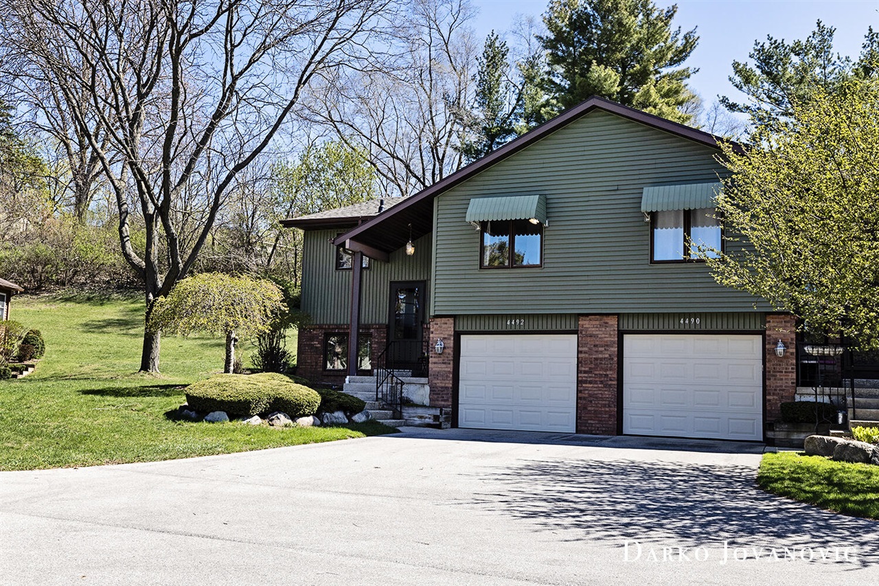 4492 North Valley Drive