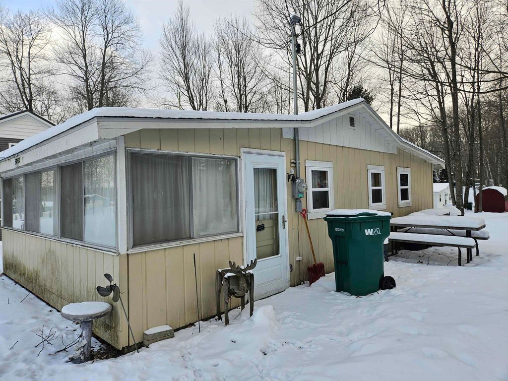 Photo of 5042 Wedgewood Drive, Harrison, MI 48625 (MLS # 50198050)