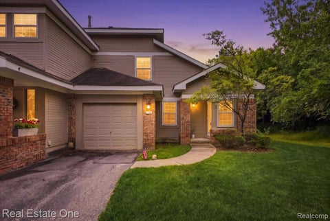 Photo of 6622 Fieldstone Court, West Bloomfield, MI 48322 (MLS # 61018704)