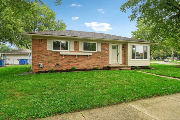 29812 NEWPORT DR, WARREN, MI 48088 - Image 80f7c42689f6dc9a8fdfa2c60a7467f2/2888451023