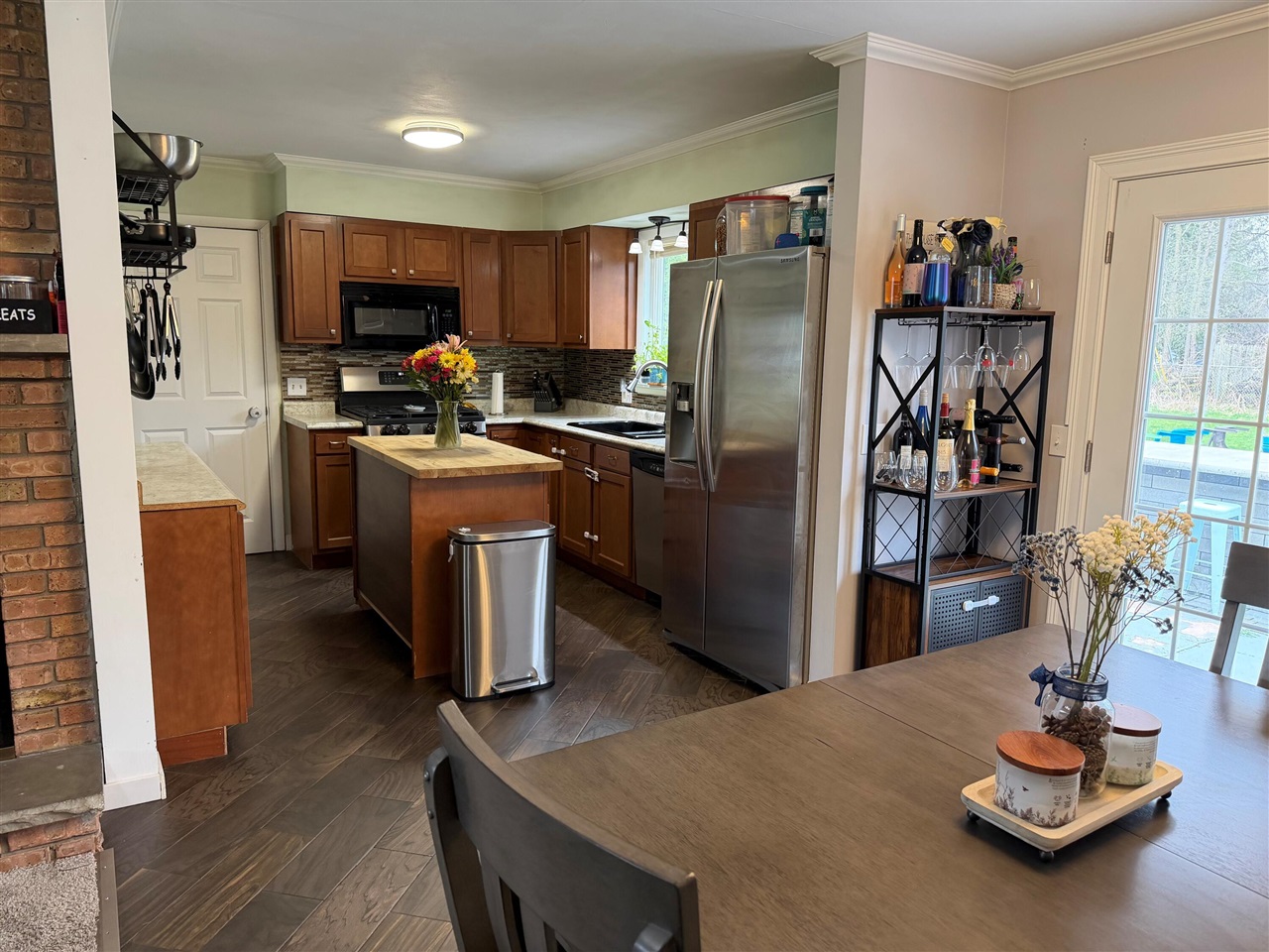 3733 Ridgefield Road