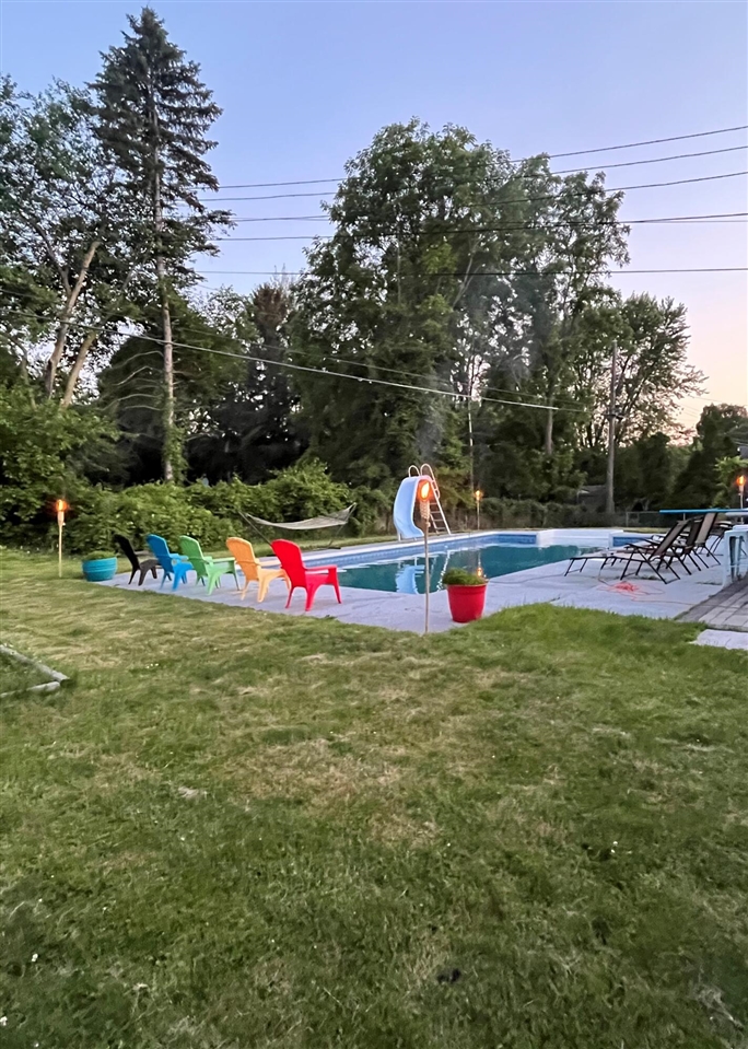 3733 Ridgefield Road