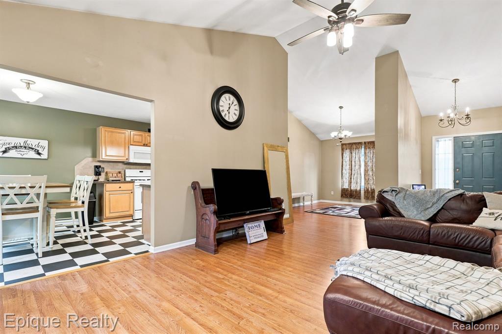 5208 Foxhill Lane