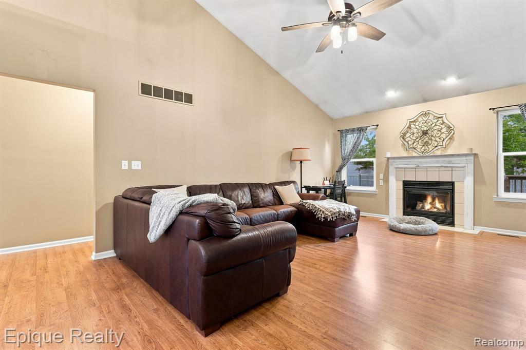 5208 Foxhill Lane