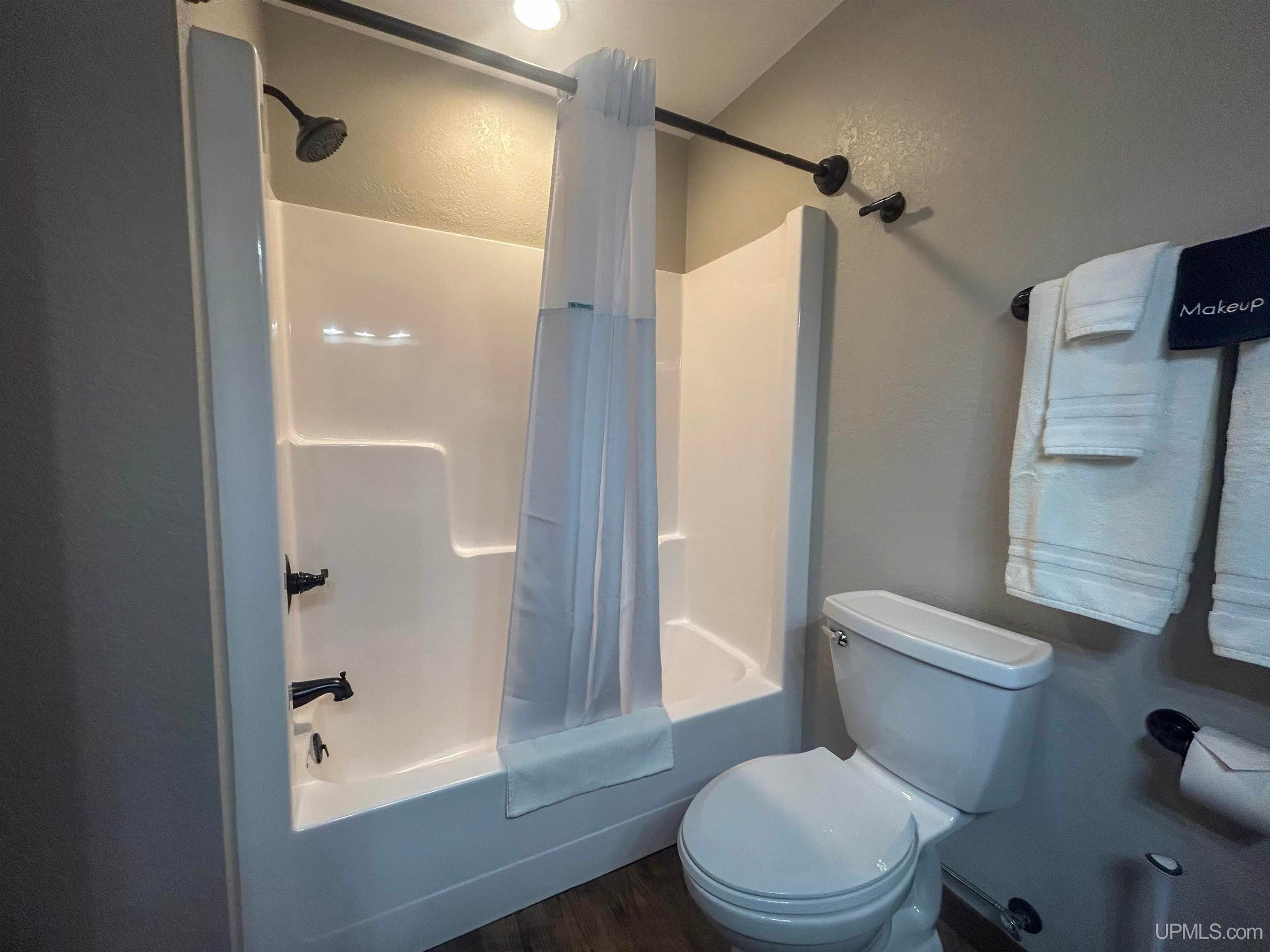 E10409 E Munising Ave, Munising, MI, 49862, USA, 3 Bedrooms Bedrooms, ,3 BathroomsBathrooms,Residential,Active,E10409 E Munising Ave,50209573
