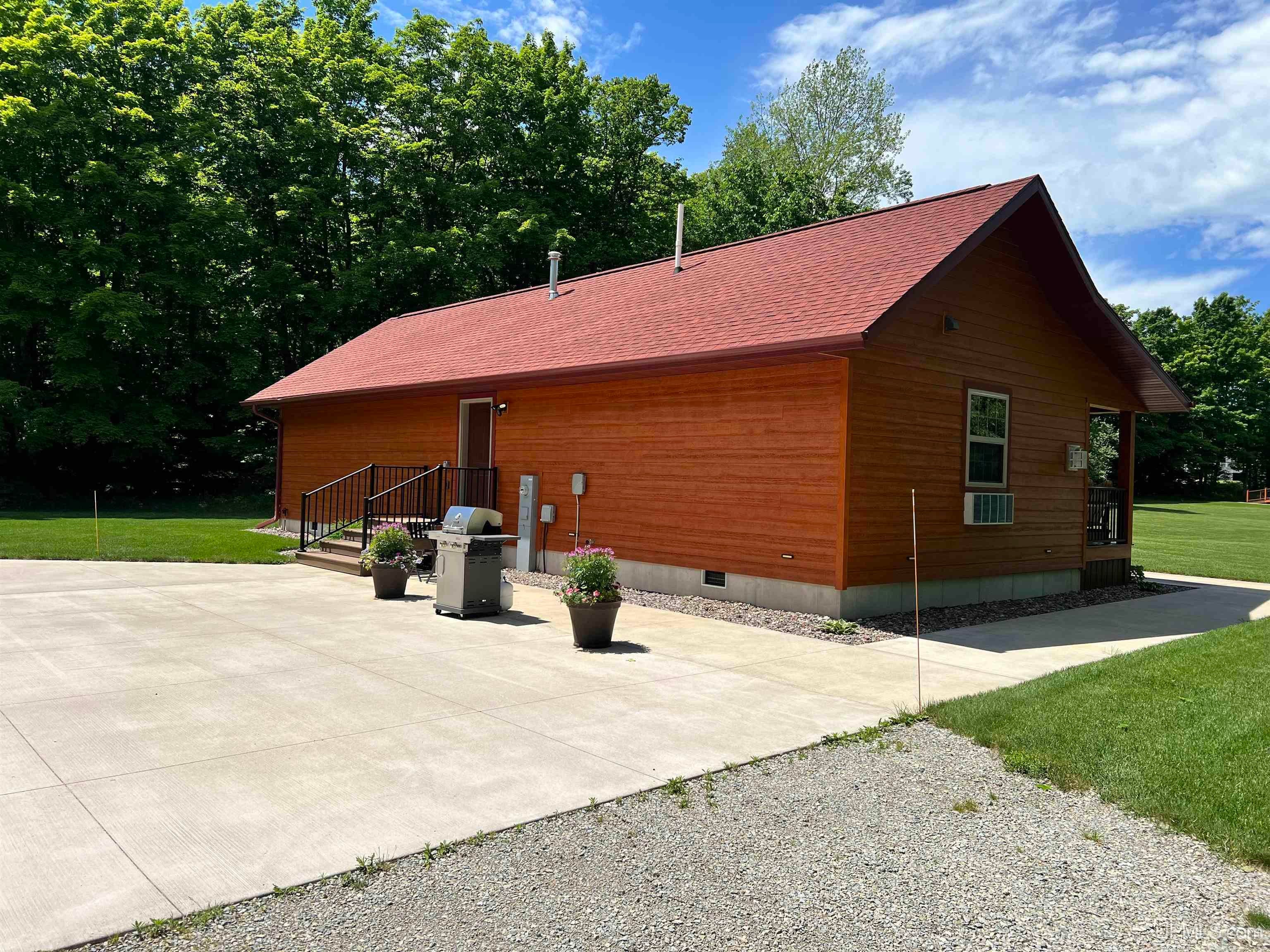 E10409 E Munising Ave, Munising, MI, 49862, USA, 3 Bedrooms Bedrooms, ,3 BathroomsBathrooms,Residential,Active,E10409 E Munising Ave,50209573