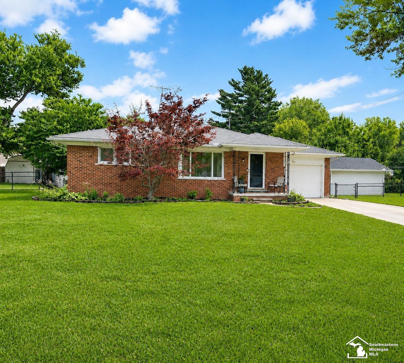 2071 Maplecrest Drive