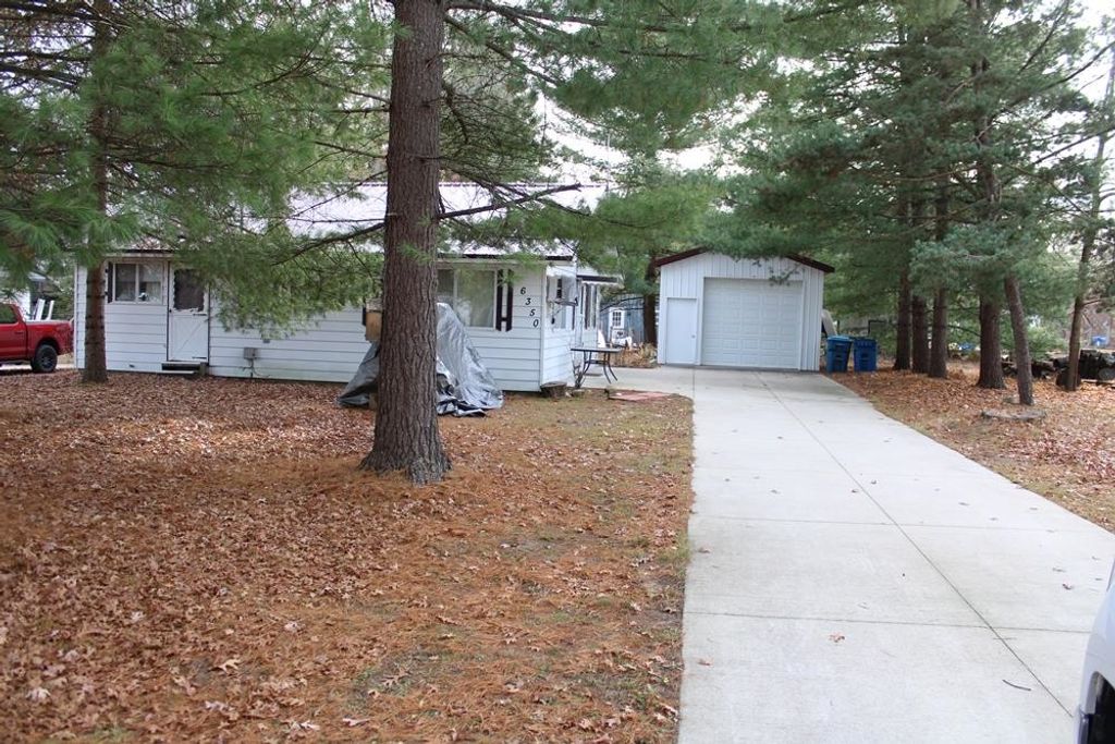 Photo of 6350 ROBIN Drive, Harrison, MI 48625 (MLS # 50194997)