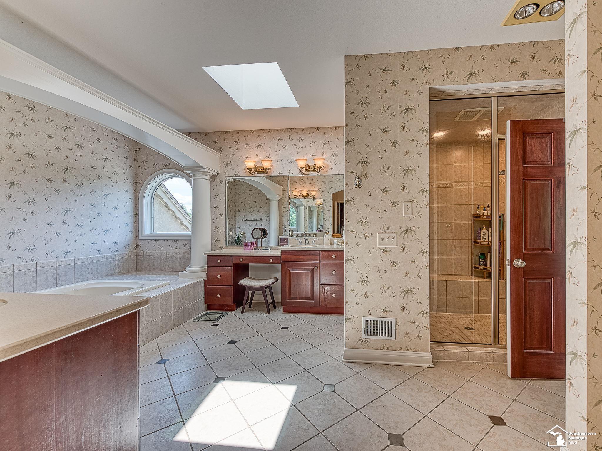 Monroe, Michigan 48161, United States, 7 Bedrooms Bedrooms, ,8 BathroomsBathrooms,Residential,Active,50900