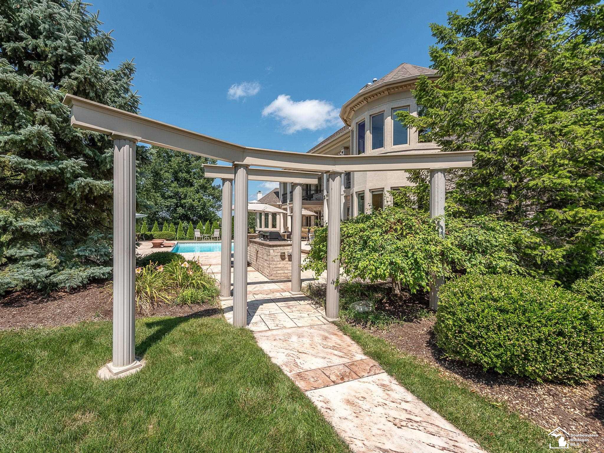 Monroe, Michigan 48161, United States, 7 Bedrooms Bedrooms, ,8 BathroomsBathrooms,Residential,Active,50900