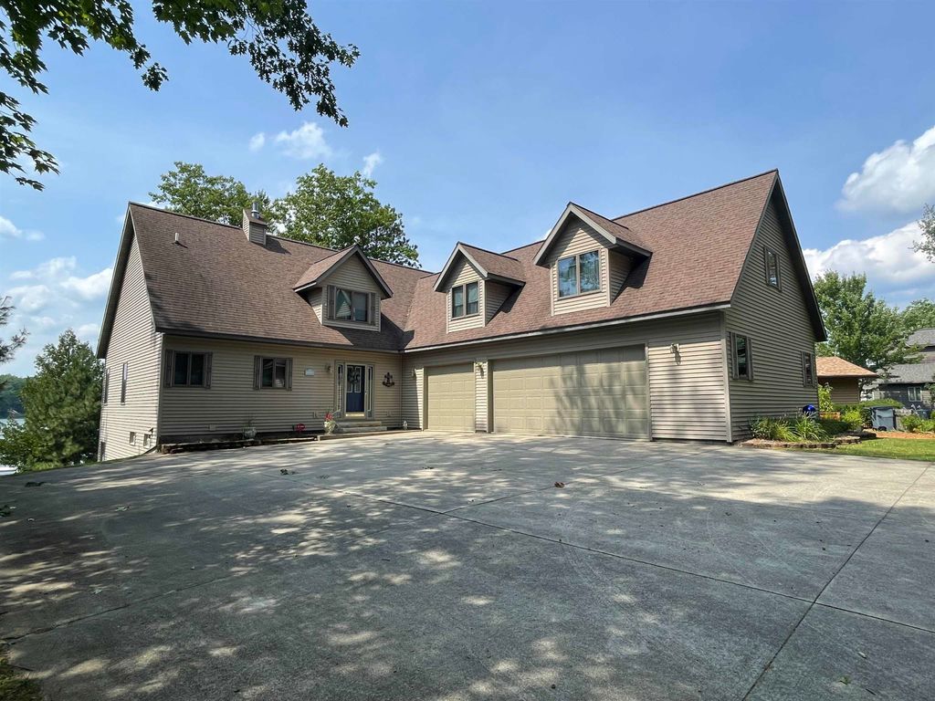 Photo of 5685 Shirley Ann Drive, Harrison, MI 48625 (MLS # 50203077)