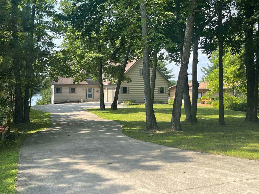 Photo of 5685 Shirley Ann Drive, Harrison, MI 48625 (MLS # 50203077)