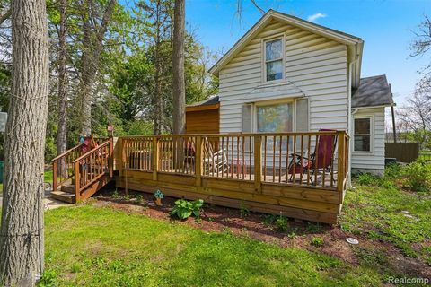 Photo of 36553 Romulus Avenue, Romulus, MI 48174 (MLS # 60991872)