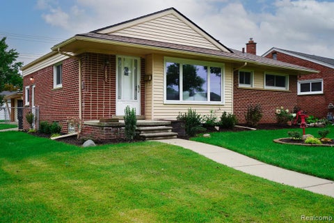 Photo of 12890 Hemingway, Redford, MI 48239 (MLS # 61031917)