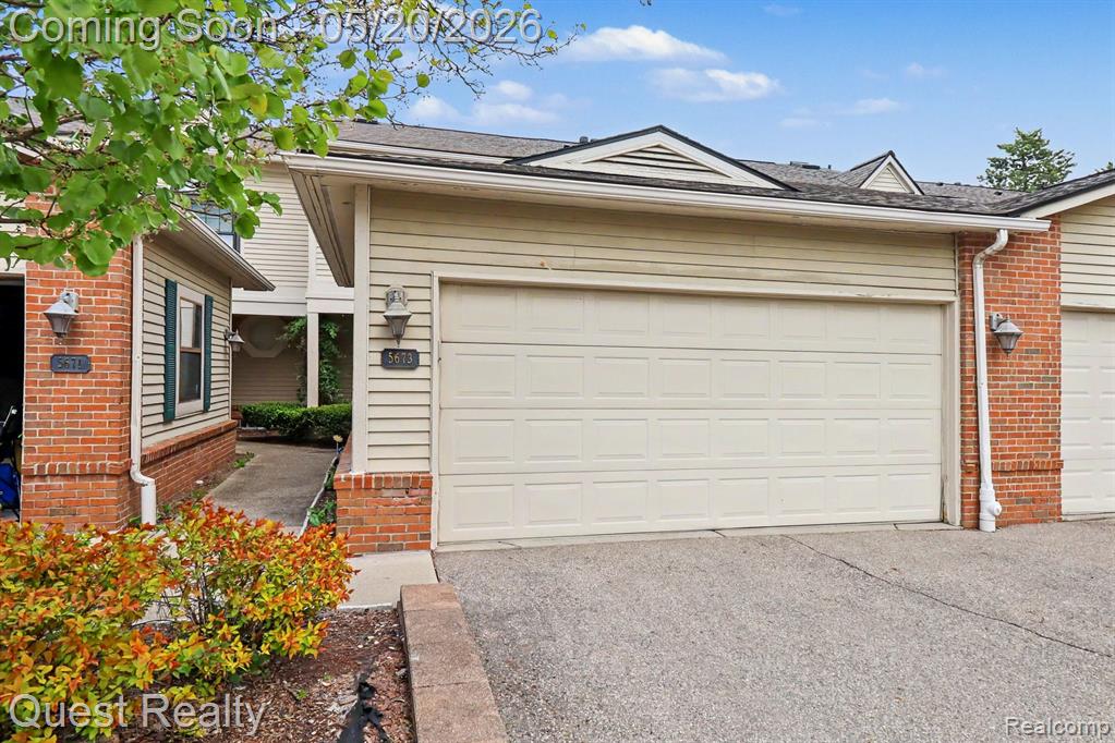 5673 Drake Hollow W Drive