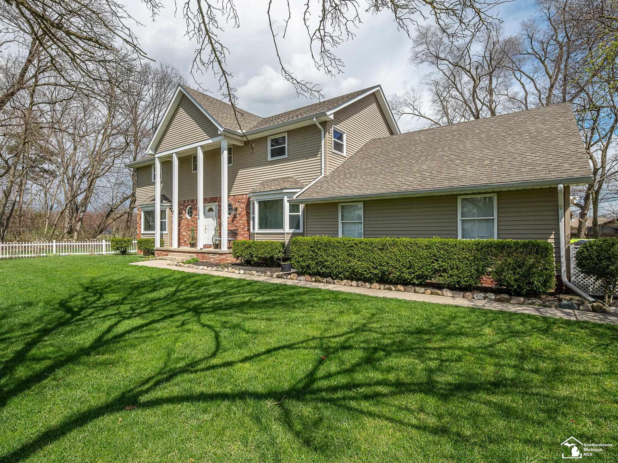 1060 Hollywood Drive