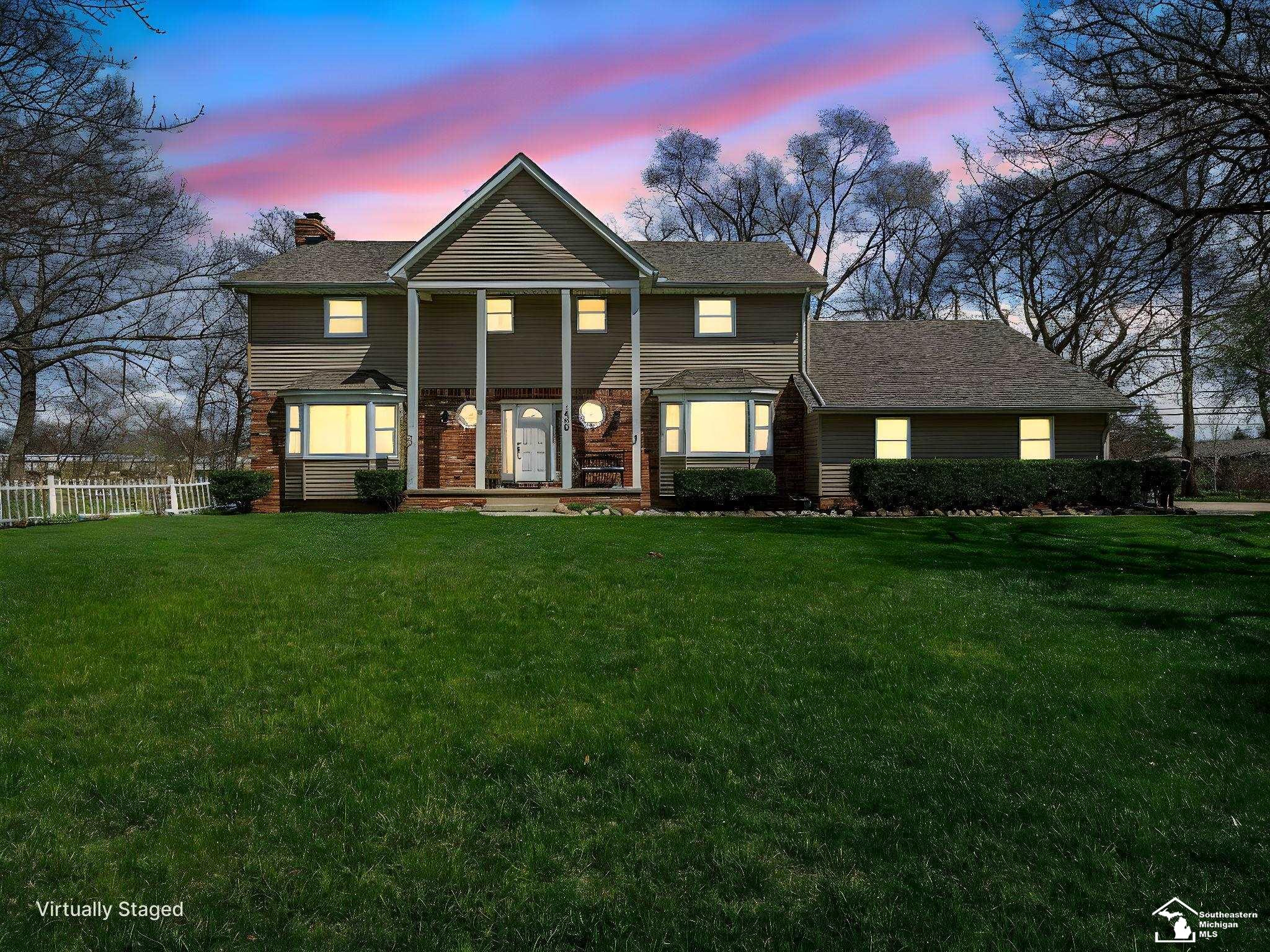 1060 Hollywood Drive