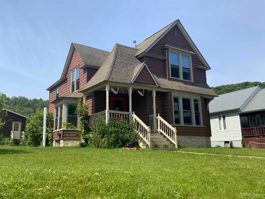 113 W ONOTA ST, MUNISING, MI 49862 - Image 84a4e8561e4aeb50b1a69f5f5c58b9c5/11734339